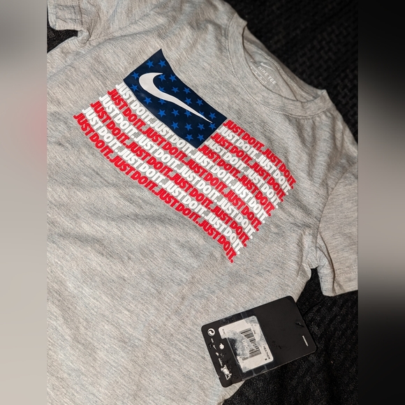 Kids Gray Nike USA American Flag t-shirt. - Picture 2 of 6